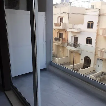 2 Bedrooms Best Location, Brand New. مارساسكالا